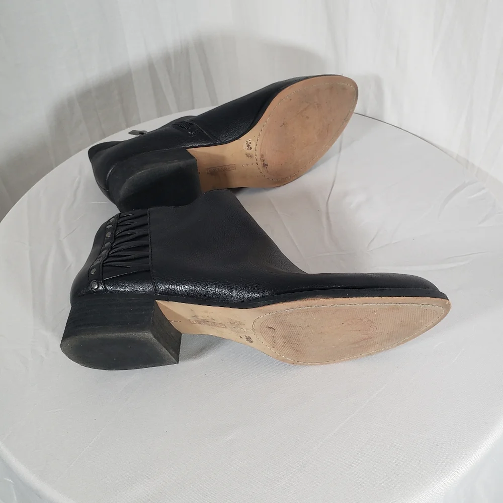 Vince Camuto's Black Leather Booties Sz 10 - Picture 7 of 9